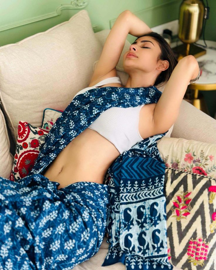 Mouni Roy is 'saree-ously' stunning in her blue cotton six yards, see pics 848534