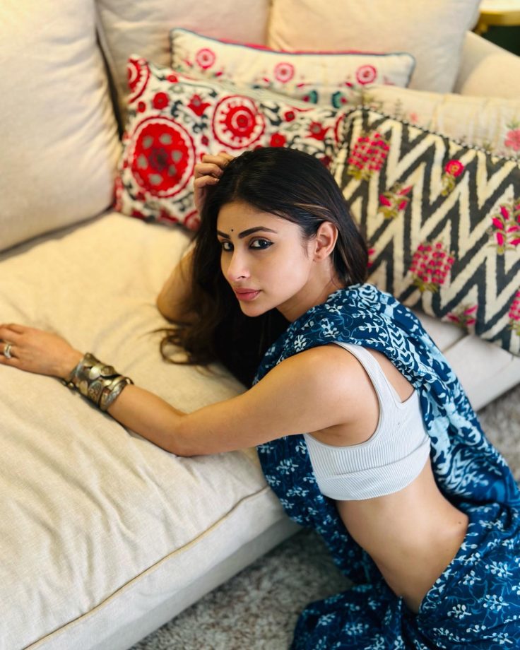 Mouni Roy is 'saree-ously' stunning in her blue cotton six yards, see pics 848536