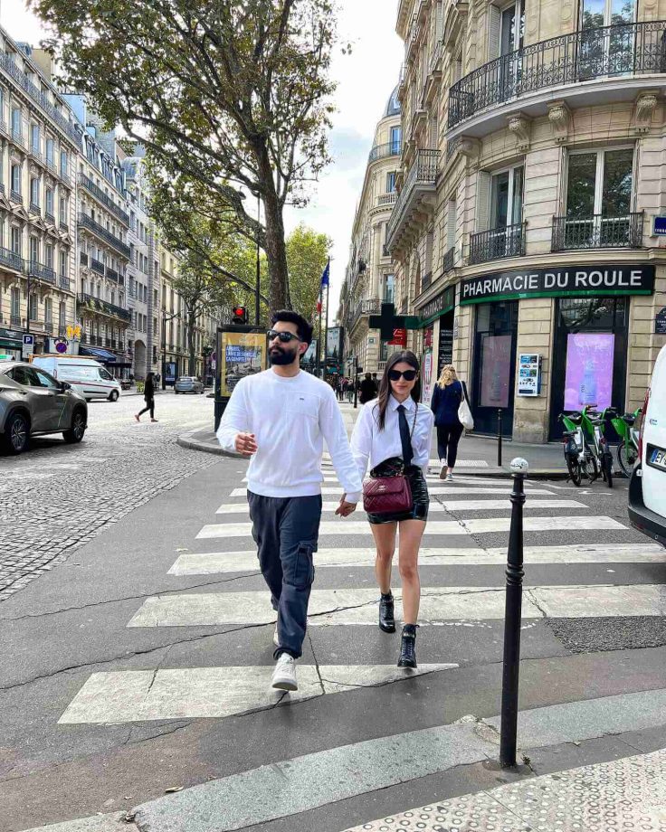 Mouni Roy Kickstarts Birthday Week With Husband Suraj Nambiar In Paris, See Photos 855629