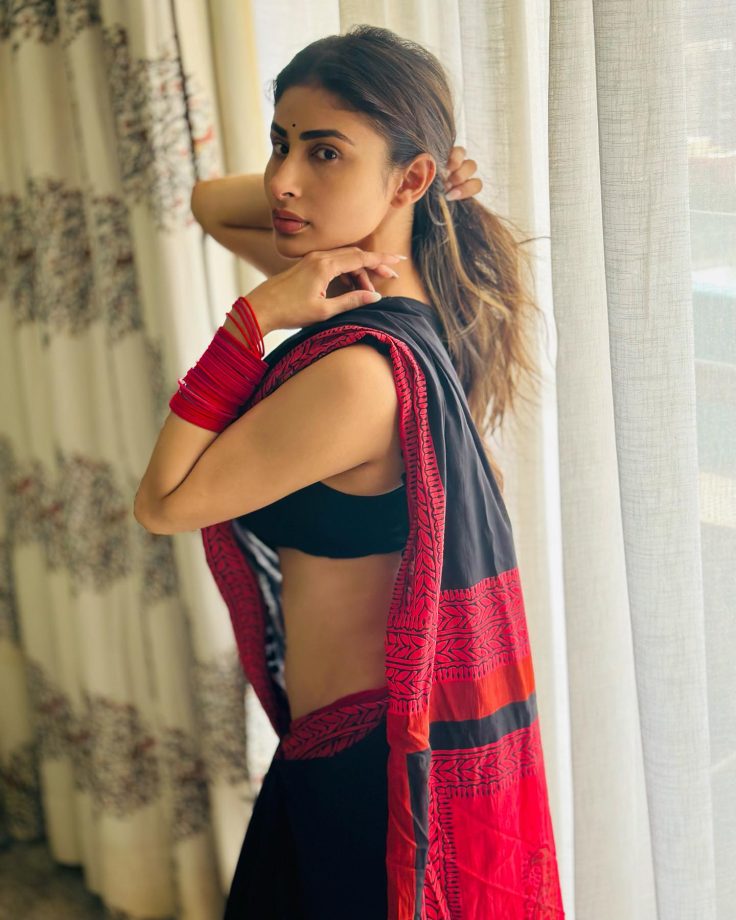 Mouni Roy's Mesmerizing Black Saree Look Takes Instagram By Storm 847923