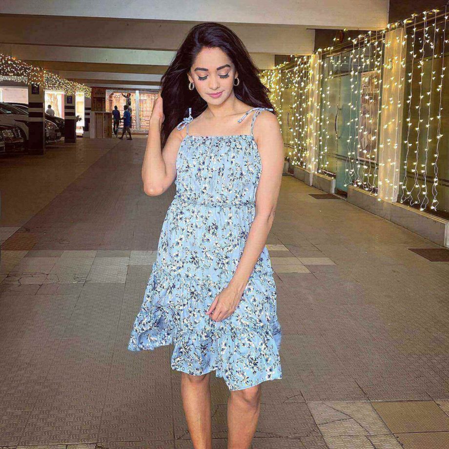 Mugdha Chaphekar keeps her summer glow on edge in floral blue midi dress 853087