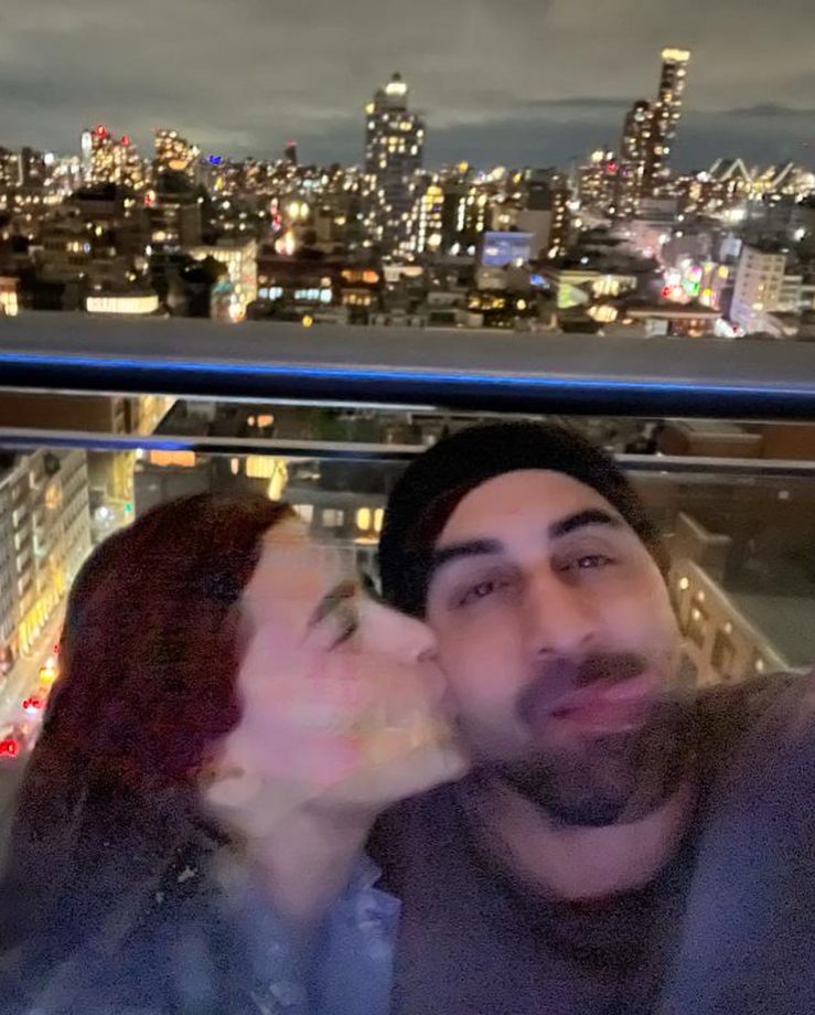 [Photos] Neetu Kapoor shares glimpses from 'Animal' Ranbir Kapoor's birthday bash, Alia says 'happiest place' 856127