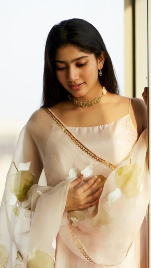 Rakul Preet Singh, Tamannaah Bhatia, And Sai Pallavi Show The Never-ending Love For Gold Necklace 856829