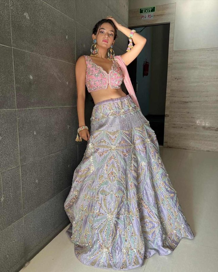 Revamp tradition like Anushka Sen, Avneet Kaur and Jannat Zubair with trendy lehenga blouse designs 856646