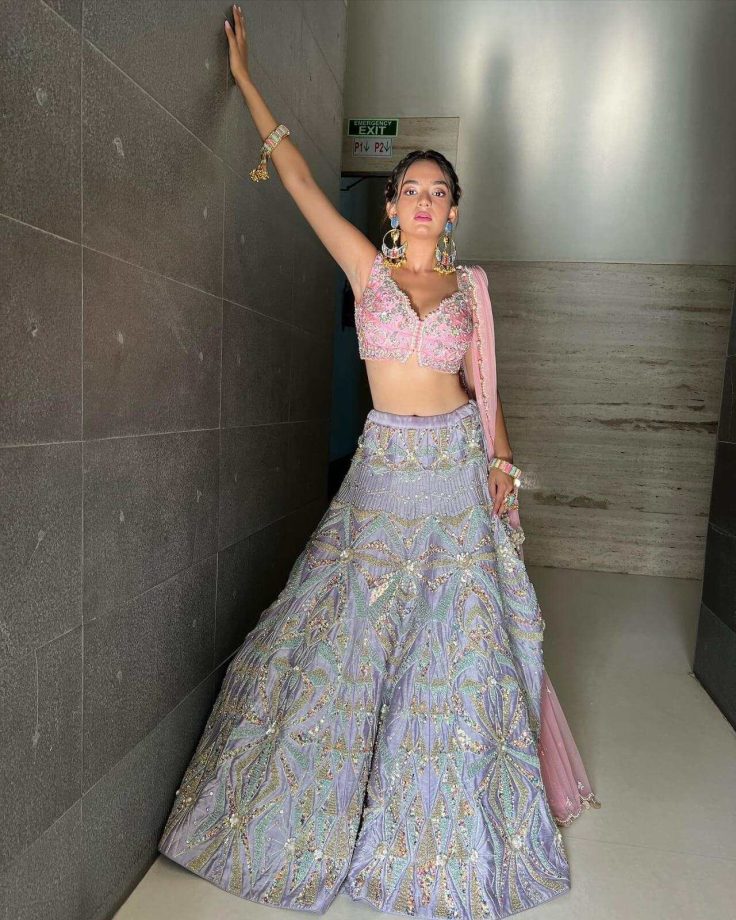 Revamp tradition like Anushka Sen, Avneet Kaur and Jannat Zubair with trendy lehenga blouse designs 856647