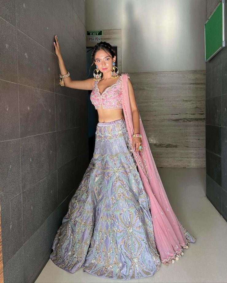 Revamp tradition like Anushka Sen, Avneet Kaur and Jannat Zubair with trendy lehenga blouse designs 856650