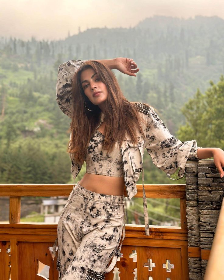 Rhea Chakraborty champions the tie-dye co-ords like a boss, see pics 848450