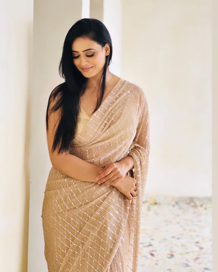 Saree Essentials: Shweta Tiwari and Shraddha Arya curl the desi code for women 855012