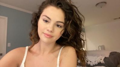 Selena Gomez’ dewy no-makeup morning selfie is leaving internet awe, check out