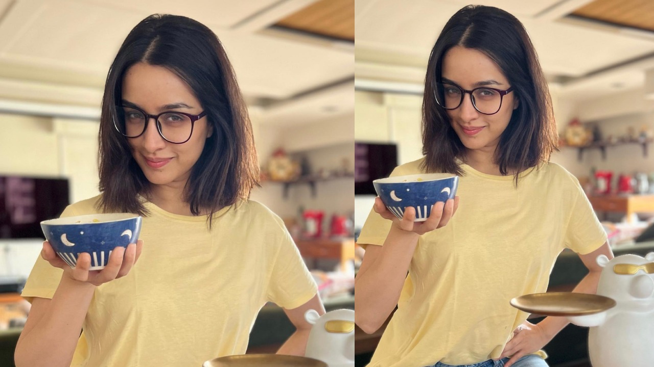 Shraddha Kapoor sets mid-week mood on fire in casual comfy t-shirt and denim 856278