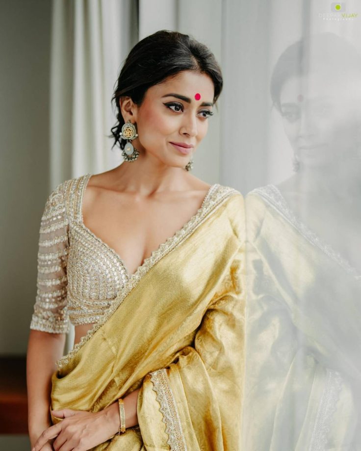 Shriya Saran Crafts Traditional Glam In South Gold Silk Saree With Stones Embedded Blouse 848257