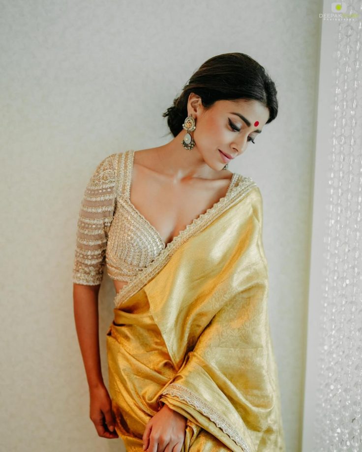 Shriya Saran Crafts Traditional Glam In South Gold Silk Saree With Stones Embedded Blouse 848258
