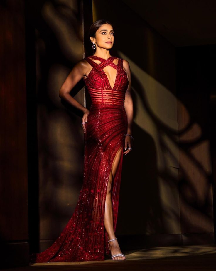 Shriya Saran sirens glam in glitter red cutout gown, see photos 853145