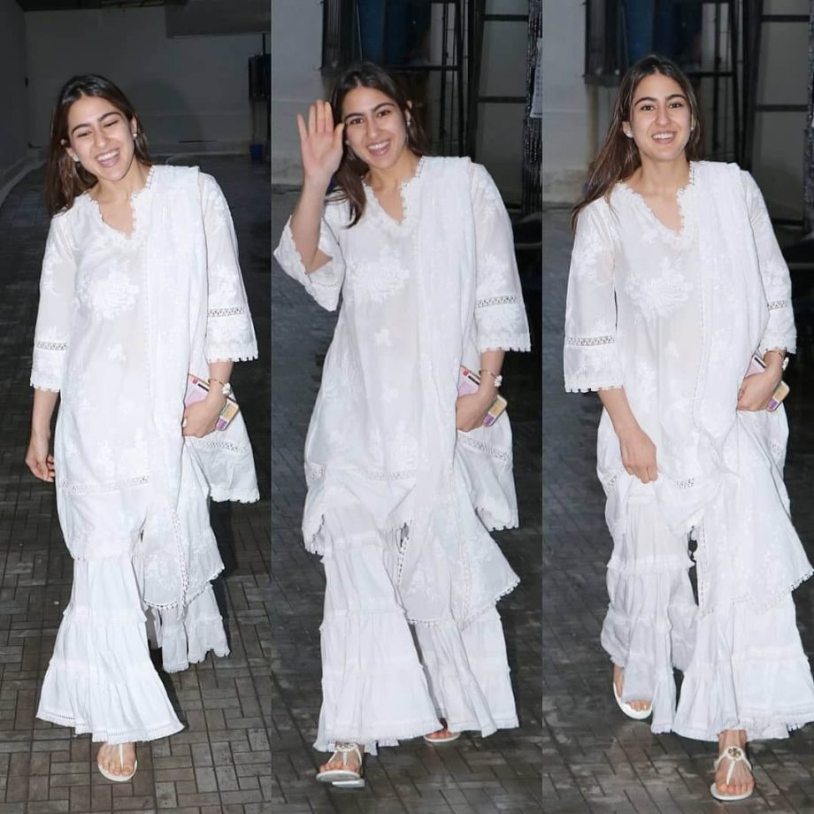 Simple chikankari kurti can save your busy days! Take cues from Ananya Panday, Janhvi Kapoor and Sara Ali Khan 854153