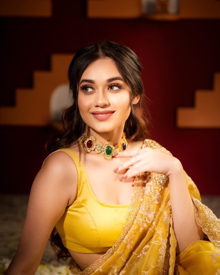 Simple To Majestic: Jannat Zubair Makes Heads Turn In Traditional Outfit 850892