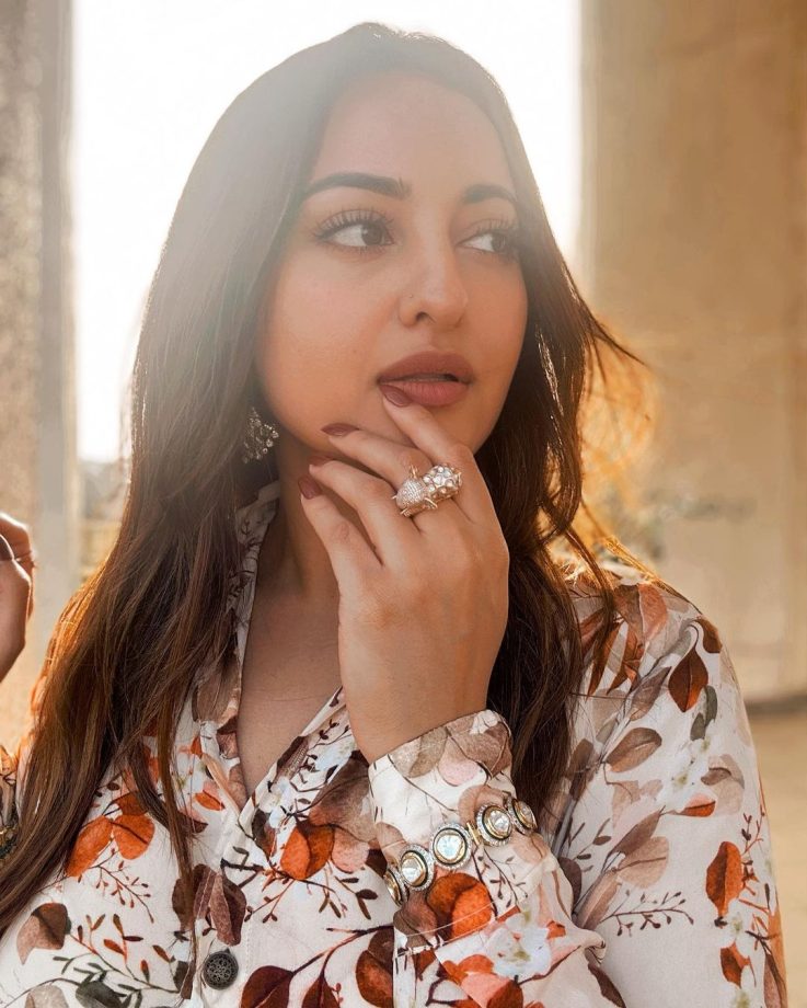 Sonakshi Sinha's Printed Leaf Bohemian Kurta Pajama With Oxidised Accessories Is Everyday Comfort Style 853536