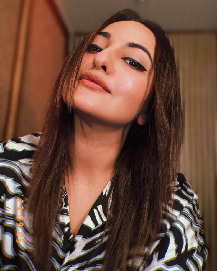 Sonakshi Sinha’s selfie-dump in denims is dope, see pics 848967