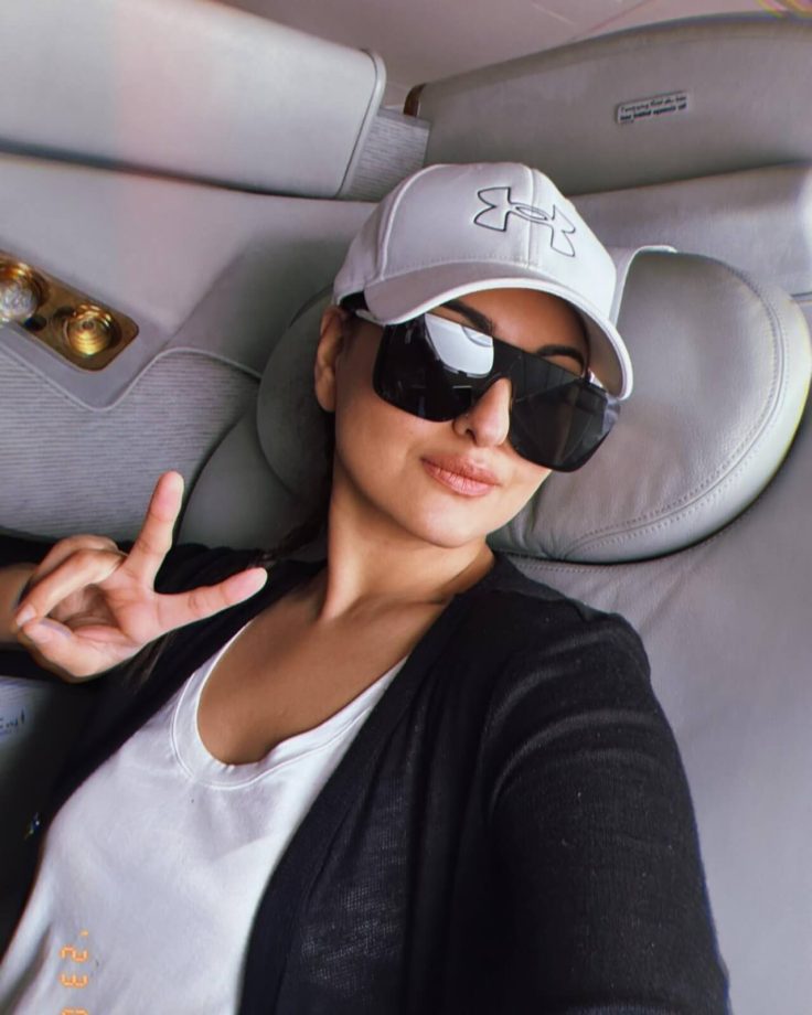 Sonakshi Sinha’s selfie-dump in denims is dope, see pics 848969