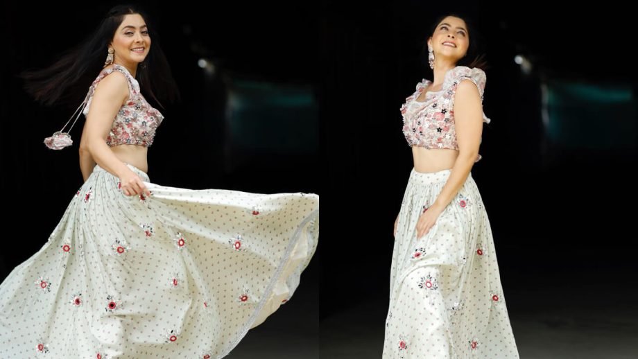 Sonalee Kulkarni Turns 'Masakali' In White Bodice And Skirt 848505