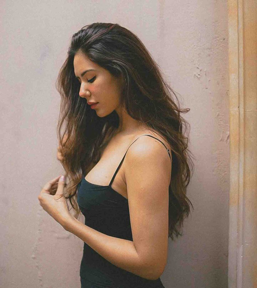 Sonam Bajwa exudes glam in a black bodycon maxi dress, see pics 850039