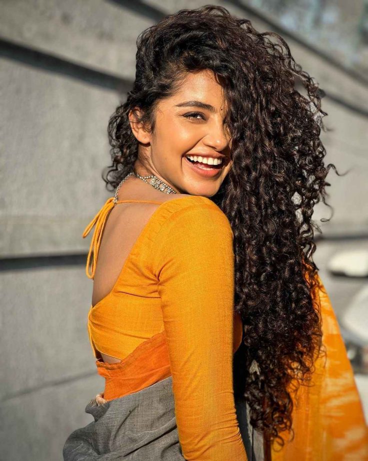 Stir glam in simple blouse designs like Anupama Parameswaran, Kajal Aggarwal and Sai Pallavi 855501