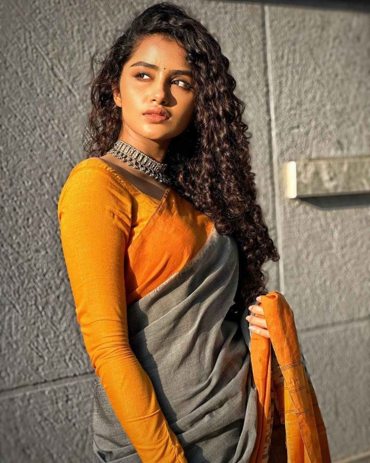 Stir glam in simple blouse designs like Anupama Parameswaran, Kajal Aggarwal and Sai Pallavi 855496