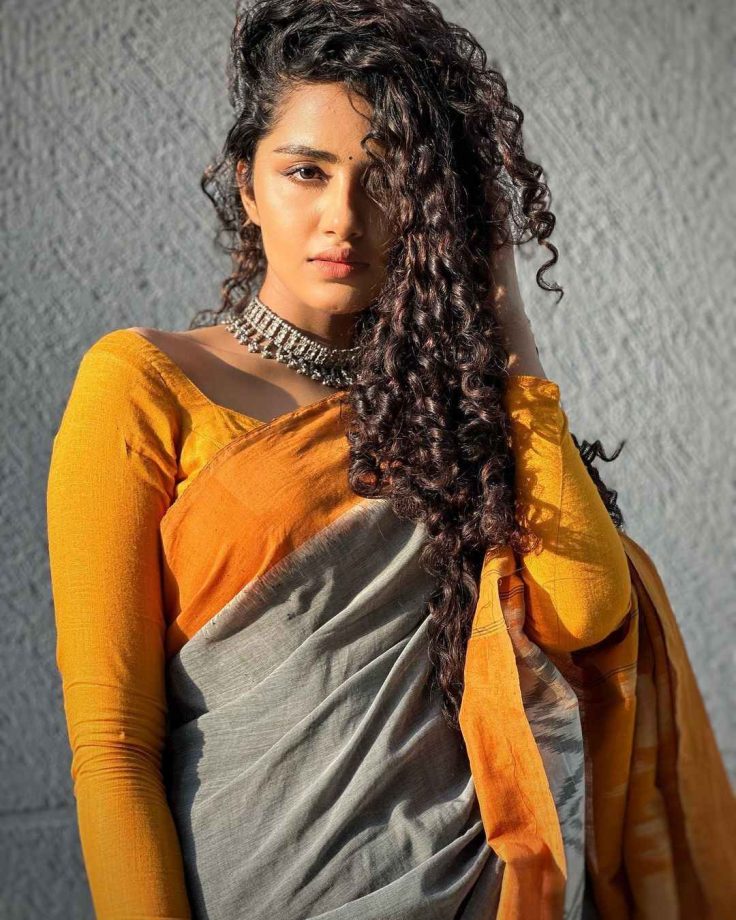 Stir glam in simple blouse designs like Anupama Parameswaran, Kajal Aggarwal and Sai Pallavi 855498