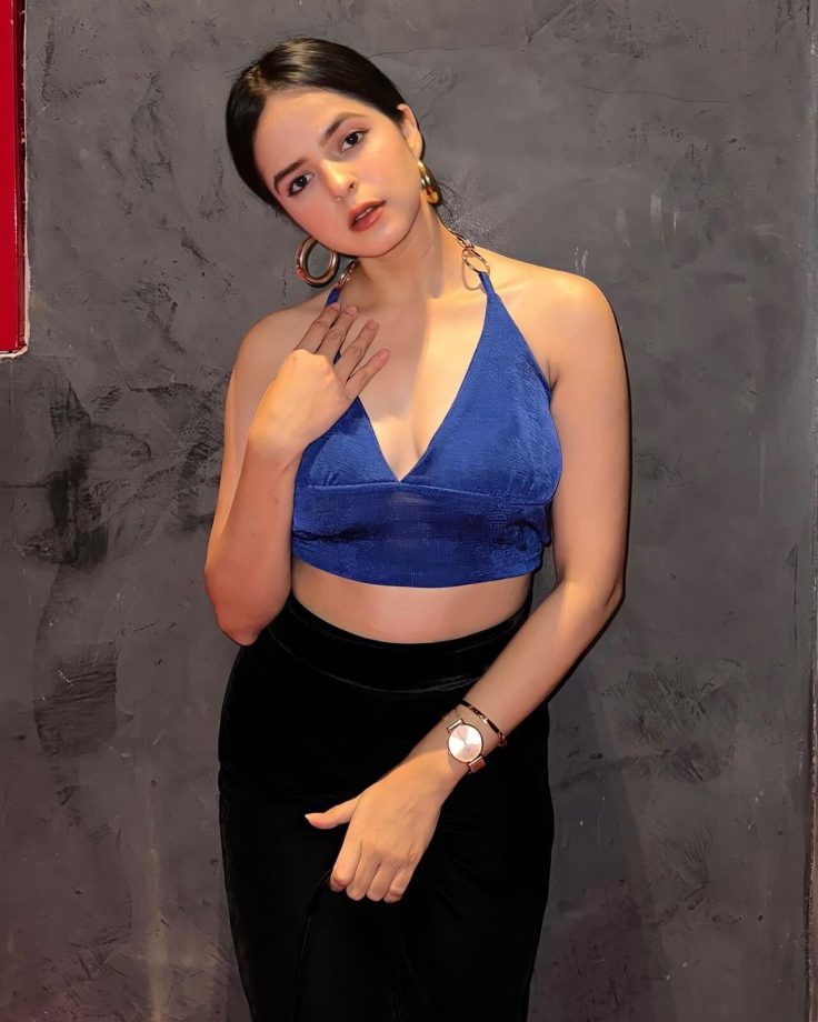 Stunning! Palak Sindhwani blooms in blue deep neck bralette and velvet black trouser 849240