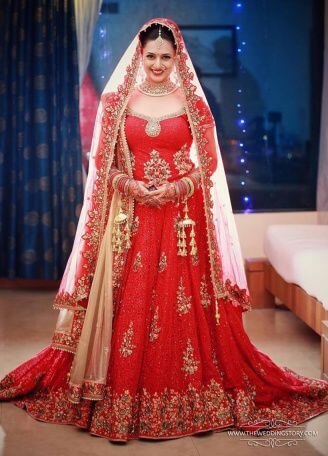 Take the modern 'bridal poses' in lehenga code from Divyanka Tripathi, Shehnaaz Gill and Mouni Roy 853188