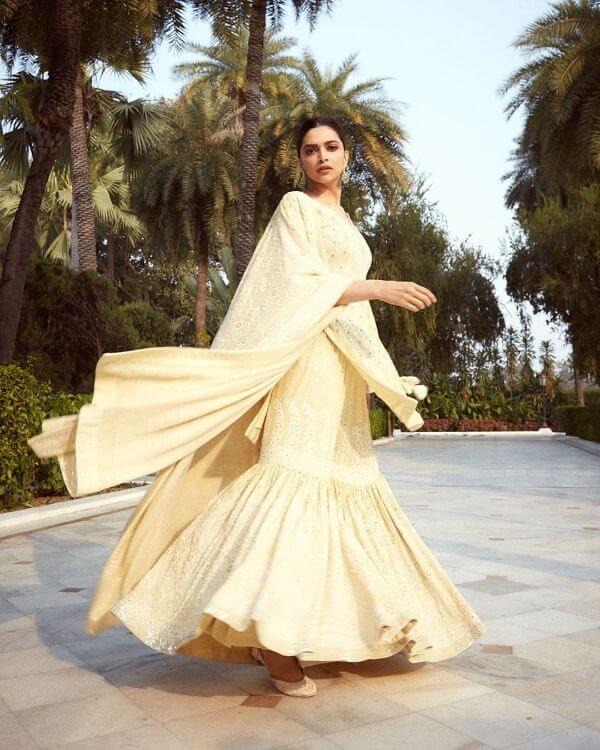 Traditional lehenga glam goes on edge! By Kiara Advani, Alia Bhatt and Deepika Padukone 852974