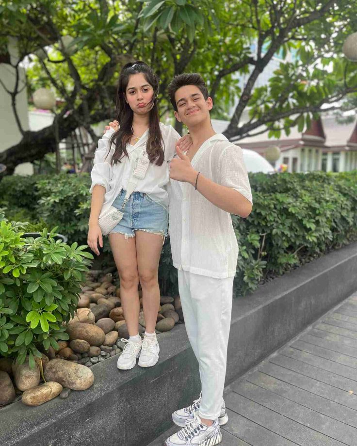 Twinning and winning in white: Ayaan Zubair and Jannat Zubair’s incredible sibling bond 850498