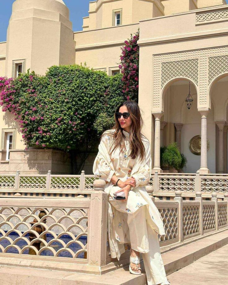 Viral Photos! Malaika Arora can’t get enough of the Taj Mahal, looks divine in white ethnic ensemble 848184