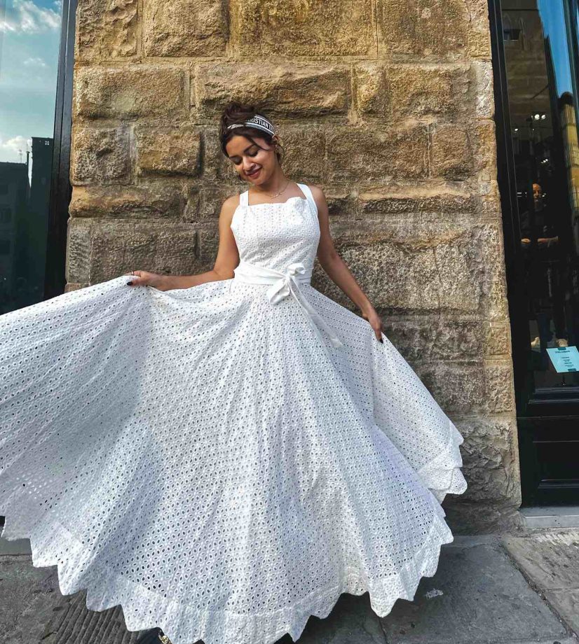 Avneet Kaur Looks Angelic In White Long Gown 864495