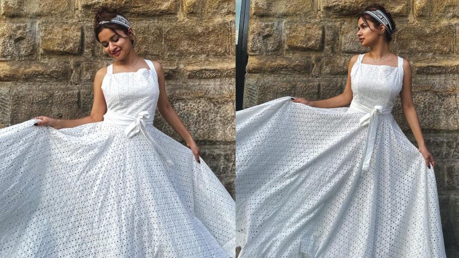 Avneet Kaur Looks Angelic In White Long Gown 864497