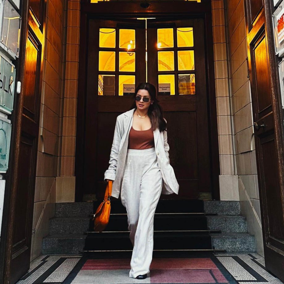 Avneet Kaur redefines ‘chic’ in white power suit, check out photos 863348