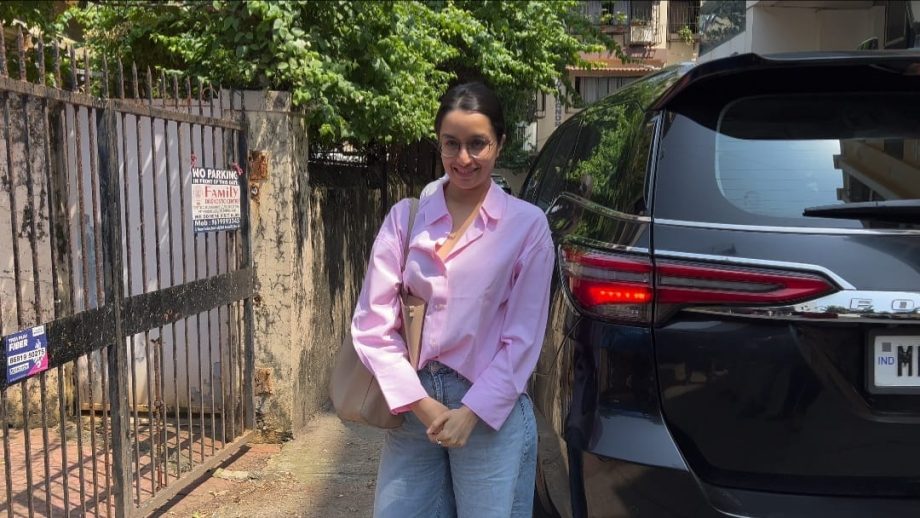 B-town celebs spotted in style! Ft. Divya Khosla Kumar, Mouni Roy & Shraddha Kapoor [Photos] 859540