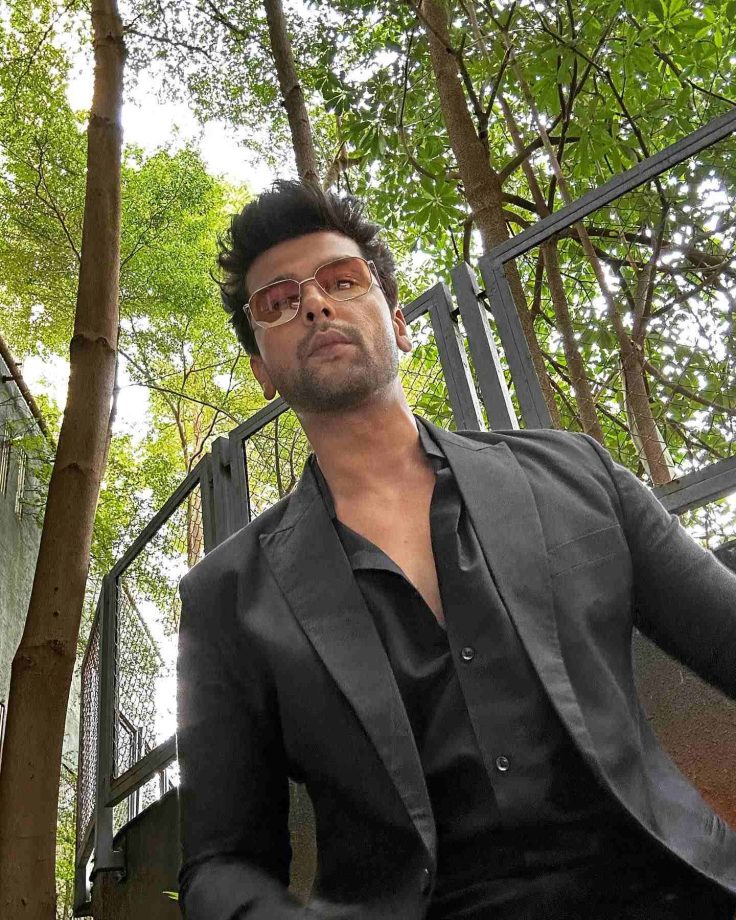 Be The Man Of The Hour Like Ravi Dubey, Gaurav Khanna & Kushal Tandon In Black Suit 858336