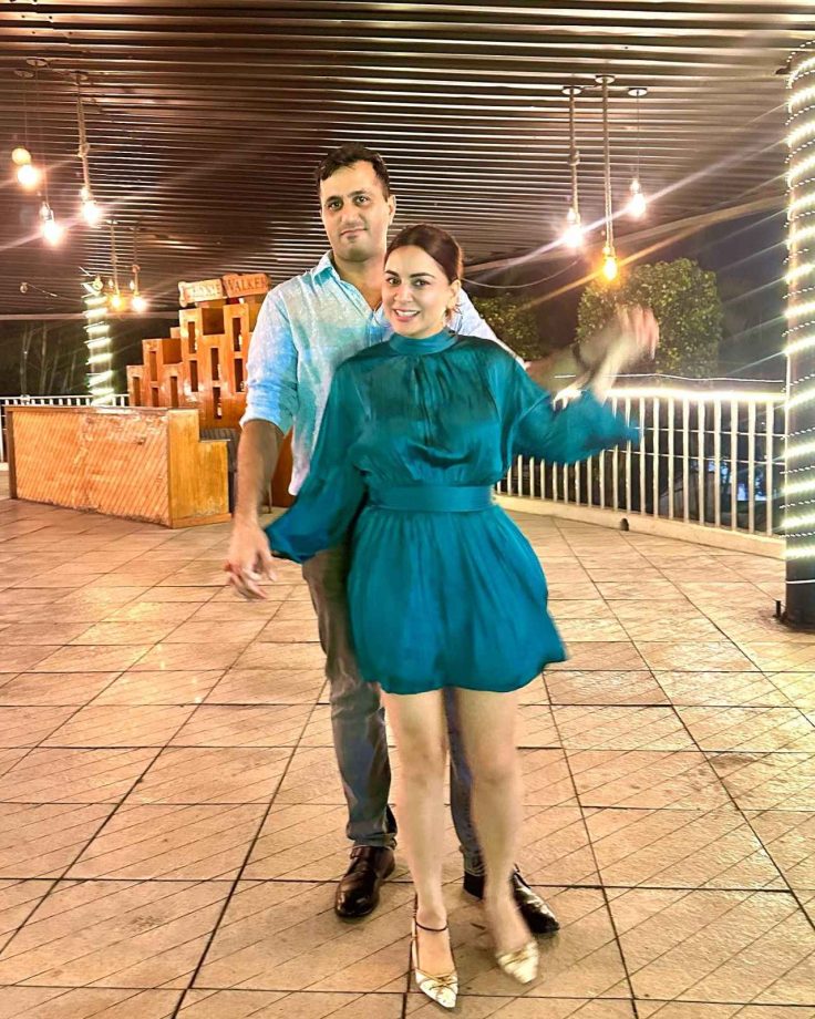 Check Out: Shraddha Arya Gets Candid With Husband Rahul Nagal, Teaches Him To Pose 857366