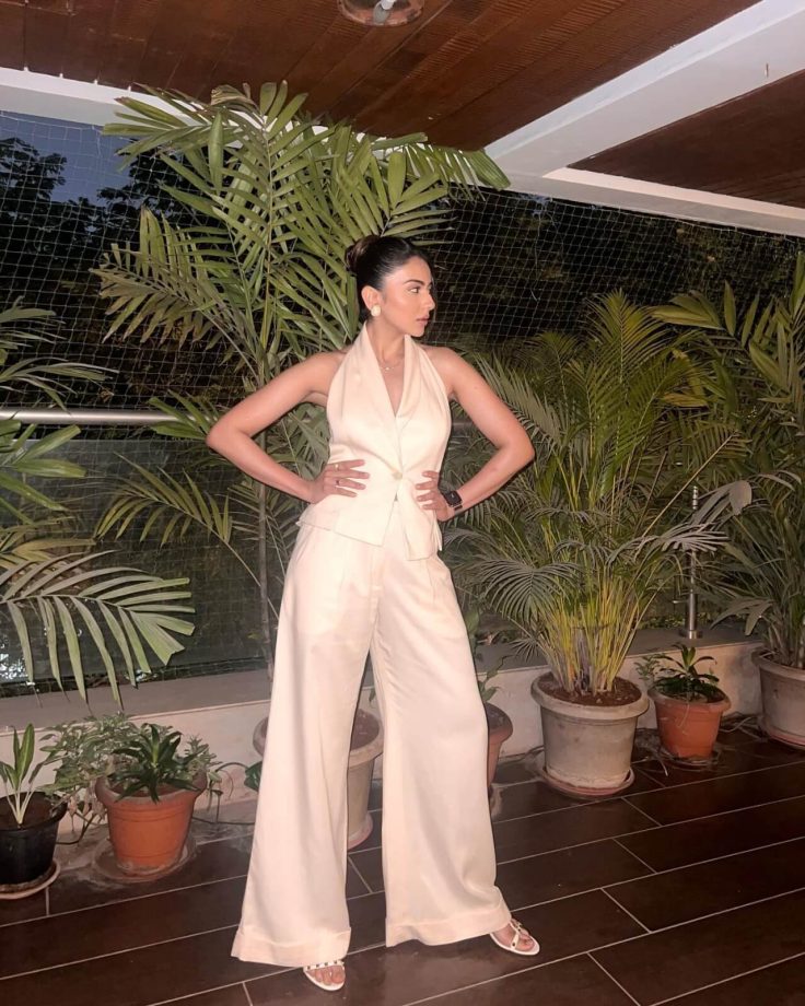 Cocktail Party Wears Essentials: Rakul Preet Singh and Janhvi Kapoor serve ultimate goals 863205