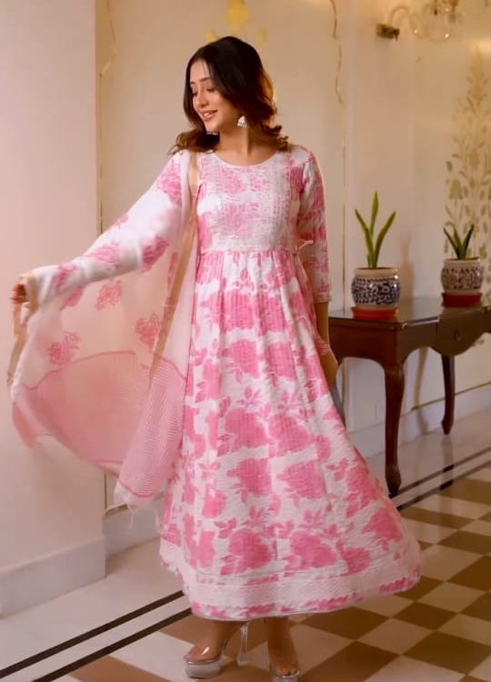 Curl festive flair this season in floral salwar suits like Shivangi Joshi 859589