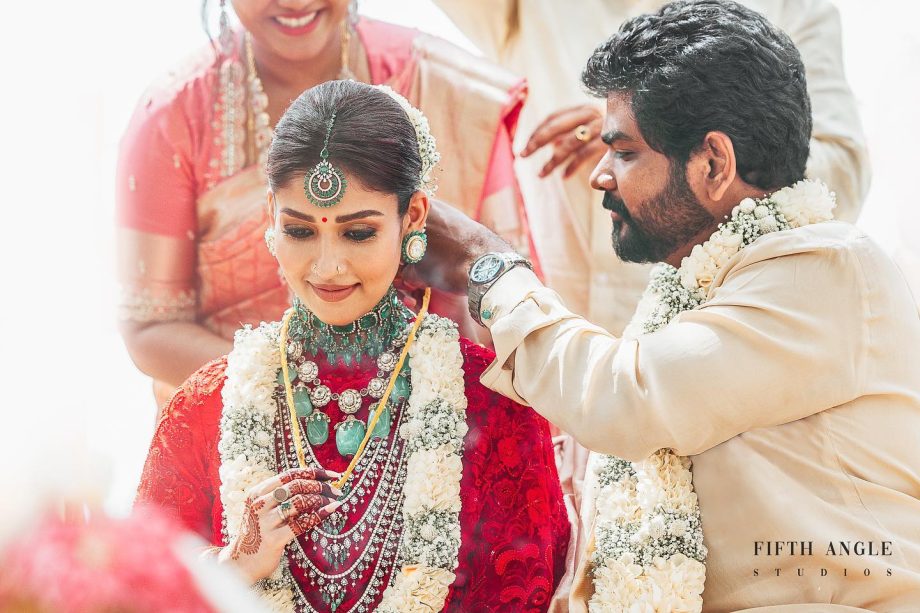 Curl your big day with these bridal jewellery sets: Nayanthara, Trisha Krishnan & Hansika Motwani's picks 858739