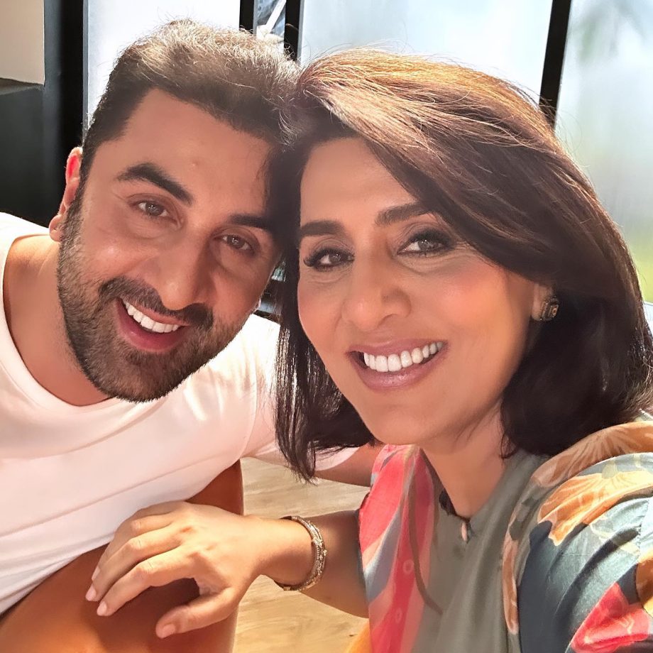 'Favorite Co-star' Says Neetu Kapoor Posing With Son Ranbir Kapoor 862113