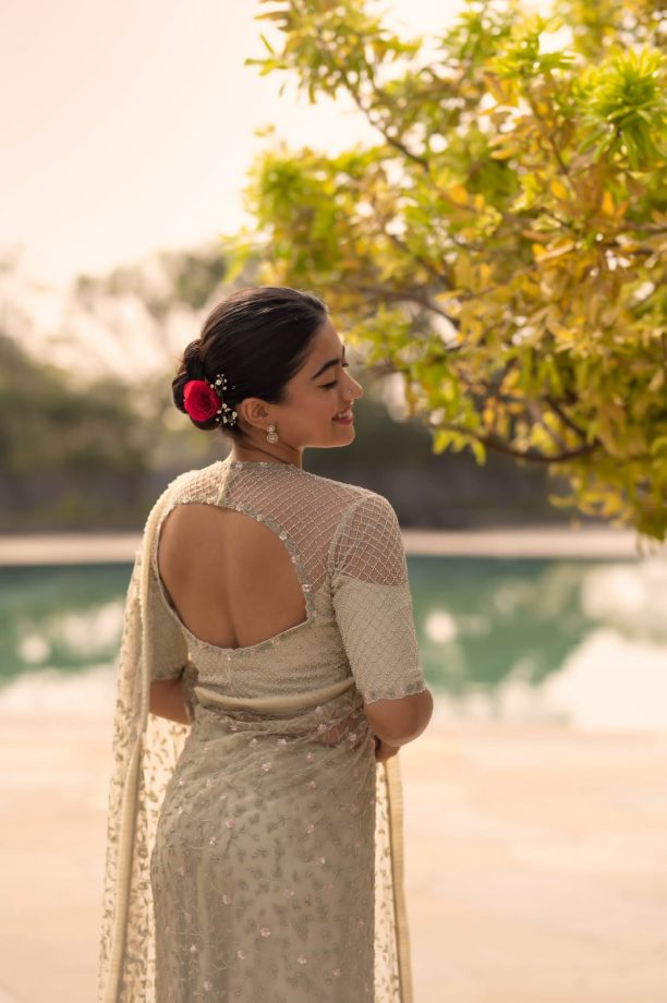 Flex your sarees swag with these blouse back designs: Cues from Srinidhi Shetty, Samantha Ruth Prabhu and Rashmika Mandanna 857472