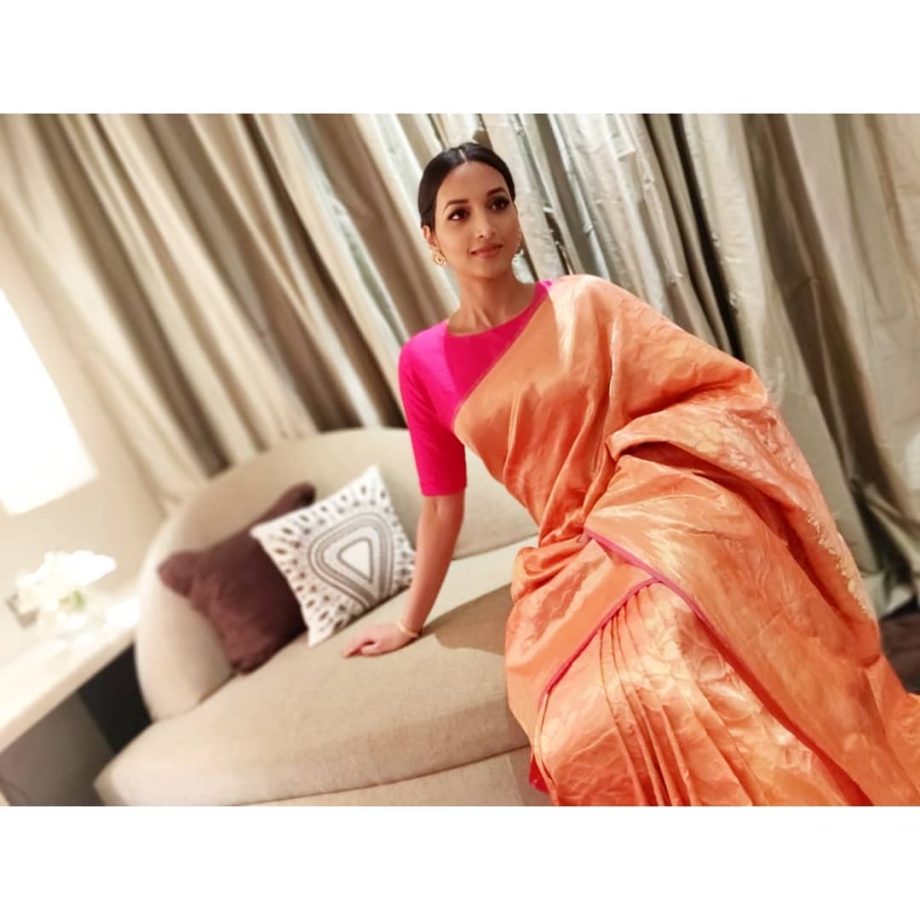 Flex your sarees swag with these blouse back designs: Cues from Srinidhi Shetty, Samantha Ruth Prabhu and Rashmika Mandanna 857467