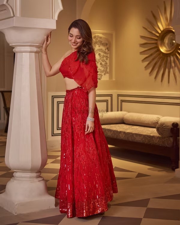 Go glam this Navaratri with Rakul Preet Singh, Tamanna Bhatia & Rashmika Mandanna’s lehenga blouse design [Photos] 860792