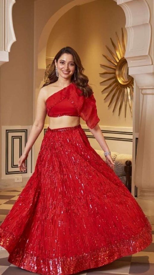 Go glam this Navaratri with Rakul Preet Singh, Tamanna Bhatia & Rashmika Mandanna’s lehenga blouse design [Photos] 860793