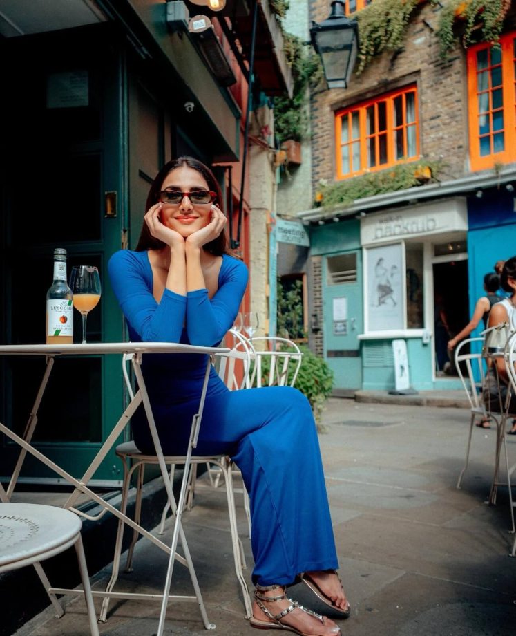 Gowns To Crop Top And Jeans: Vaani Kapoor's Fashion In Vacation Archives, See Photos 859382