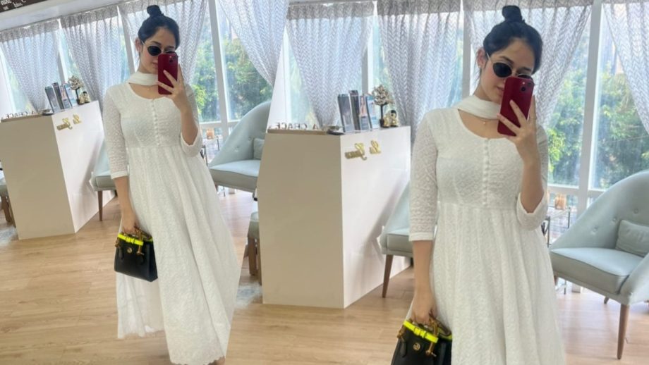 Jannat Zubair cuts it chic in chikankari salwar suit & expensive handbag, see photos 860409