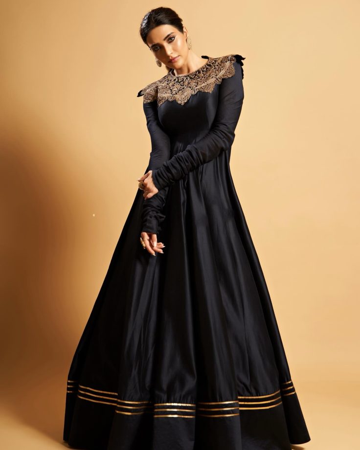 Karishma Tanna’s show-stopping Rs. 110,000 black Anarkali grabs spotlight at MAMI 865033