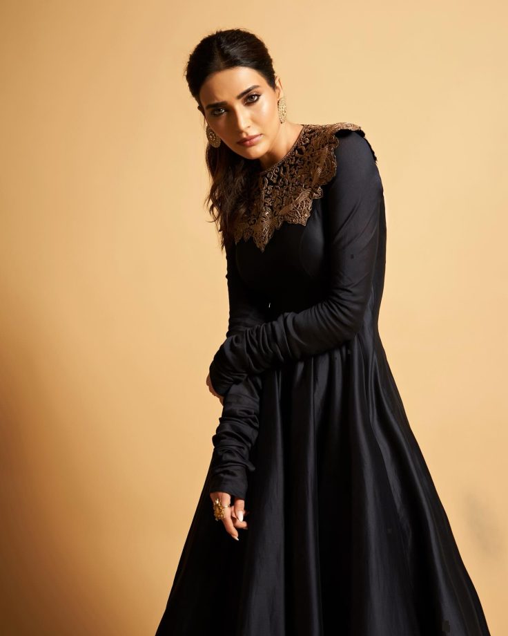 Karishma Tanna’s show-stopping Rs. 110,000 black Anarkali grabs spotlight at MAMI 865034